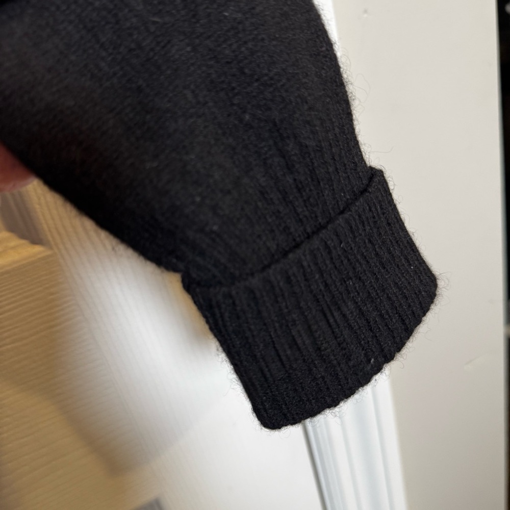 Bloomingdale’s Cashmere XS Black Crewneck 100% 2-Ply Sweater Classic - Picture 7 of 9